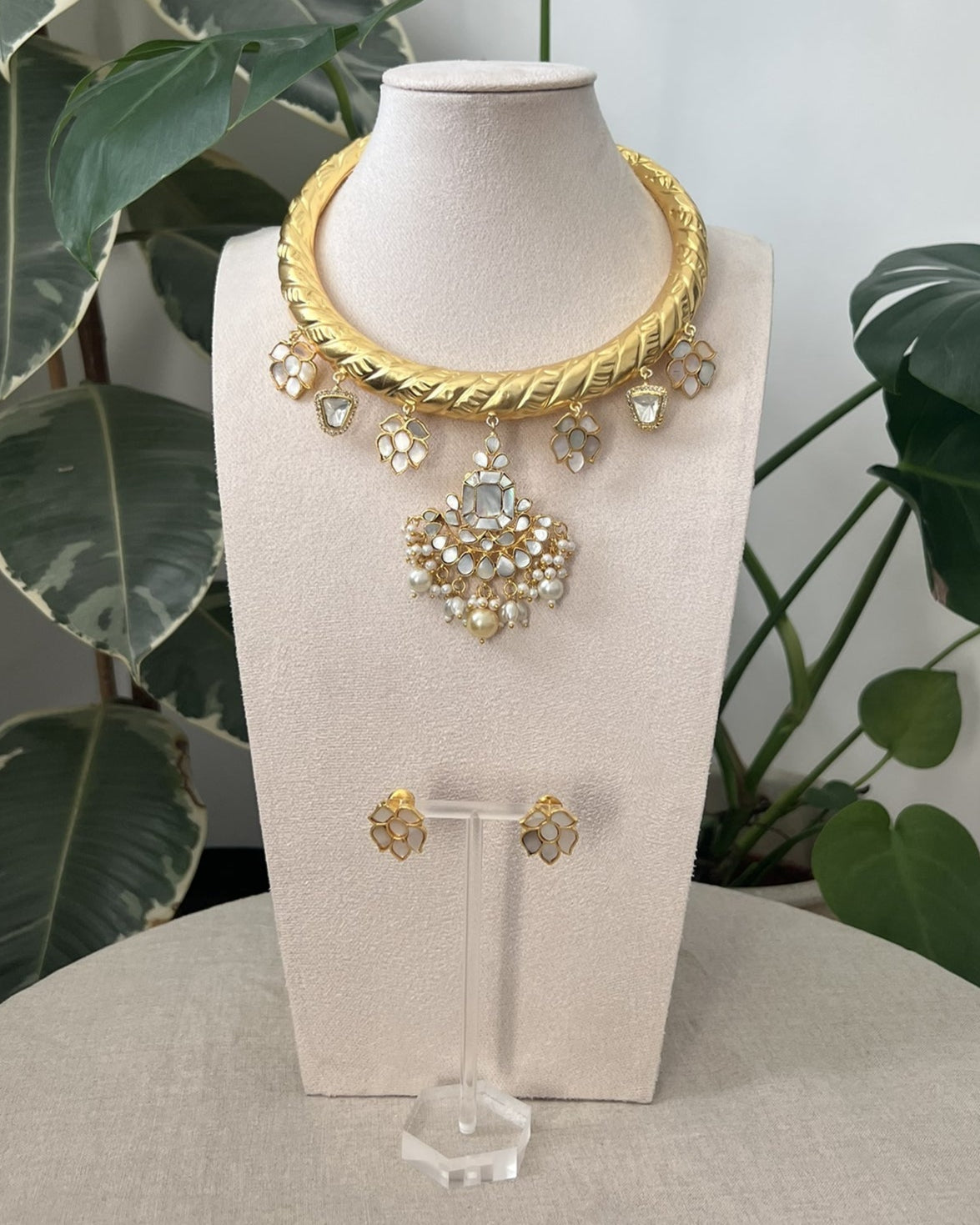 Kundan Charms, Sparkling Polki, and Mother of Pearl Necklace Set - Item 14