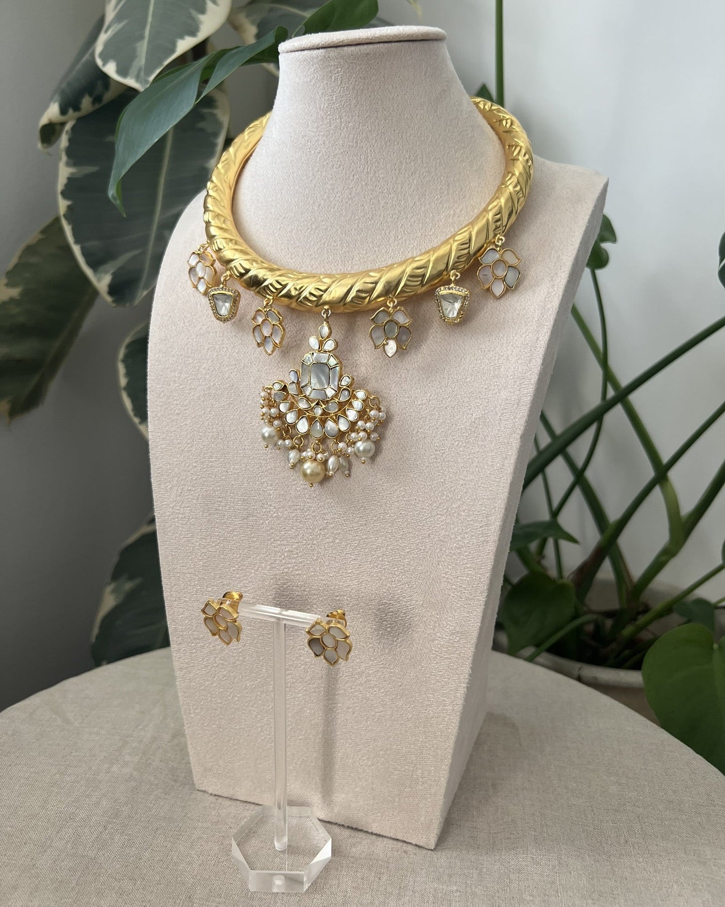 Kundan Charms, Sparkling Polki, and Mother of Pearl Necklace Set - Item 14