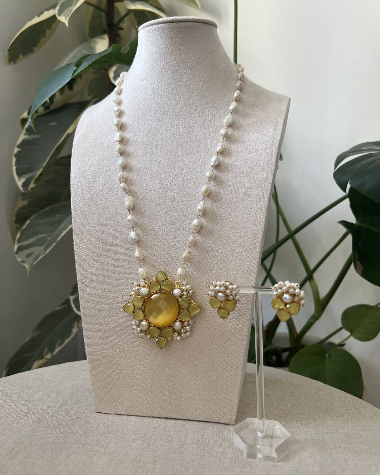 Floral Citrine Stone with Freshwater Pearls Mala Necklace Set - Item 17