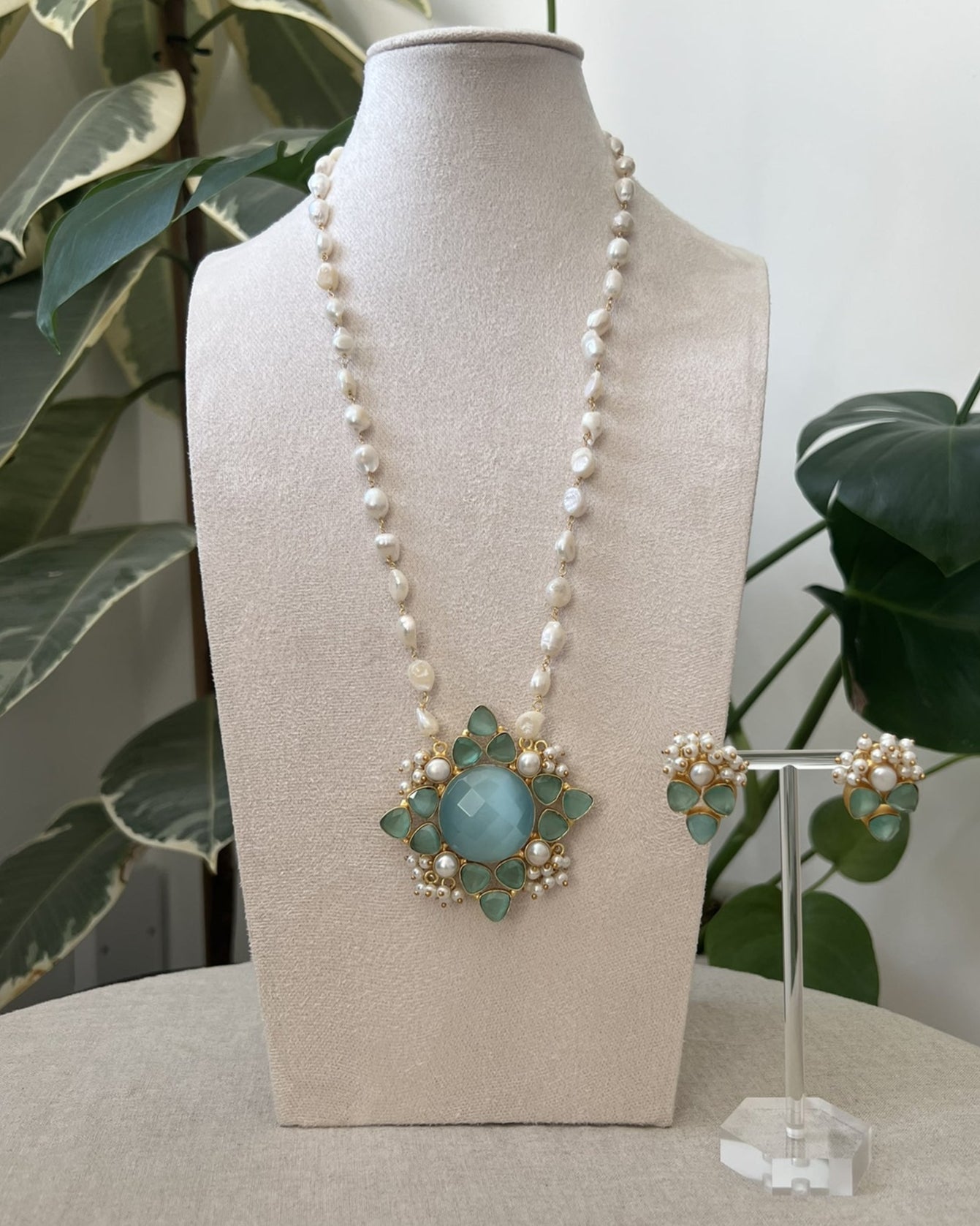 Floral Aqua Stone with Freshwater Pearls Mala Necklace Set - Item 18