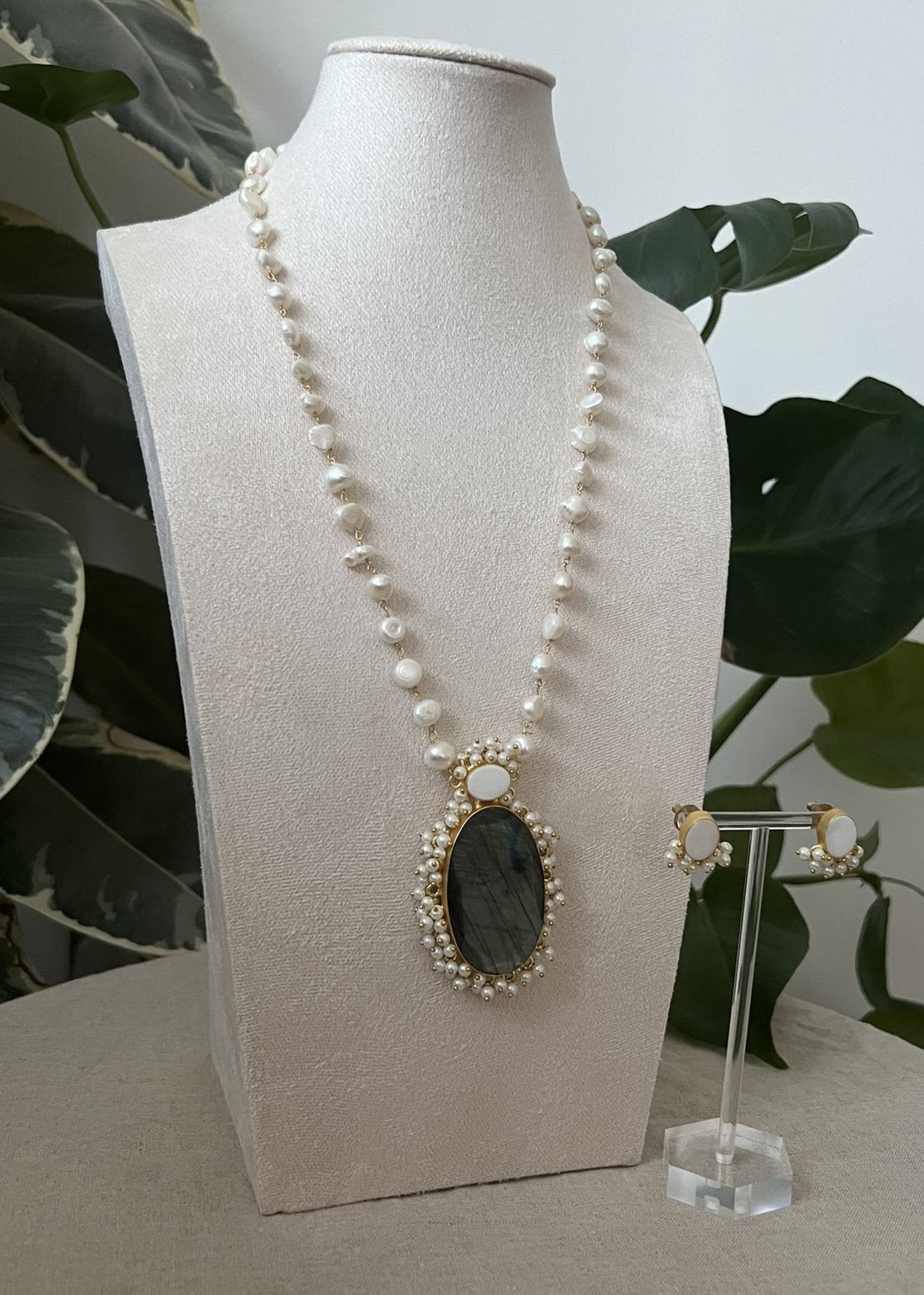 Dark Green Labradorite Centre Stone Surrounded by Mini Pearls & Freshwater Pearls Chain - Item 1