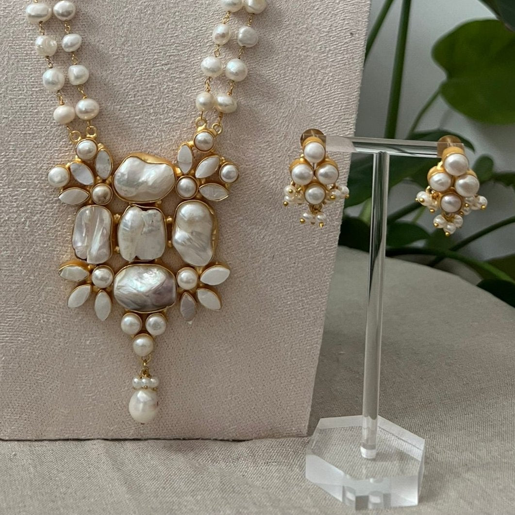 Pearl Mala Set Beads of Freshwater Pearls combined with Mother of Pearl - Item S