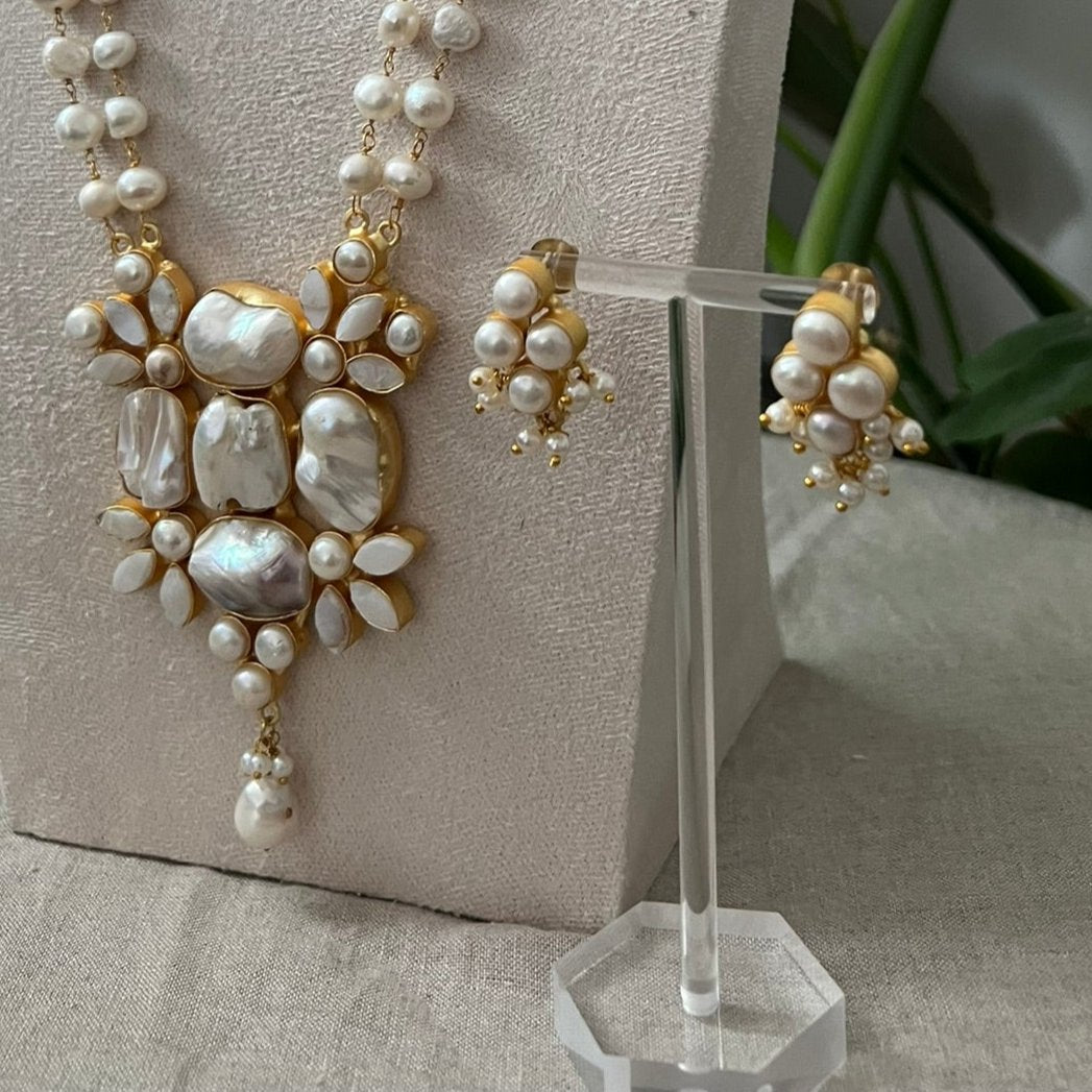 Pearl Mala Set Beads of Freshwater Pearls combined with Mother of Pearl - Item S