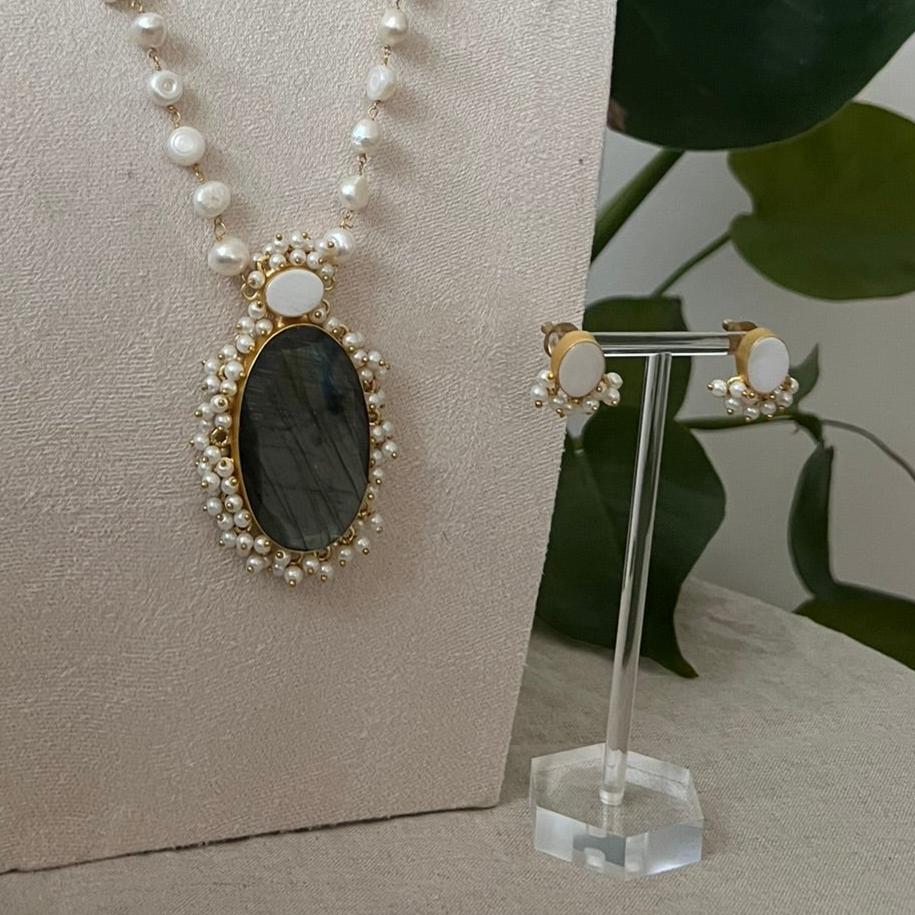 Dark Green Labradorite Centre Stone Surrounded by Mini Pearls & Freshwater Pearls Chain - Item 1