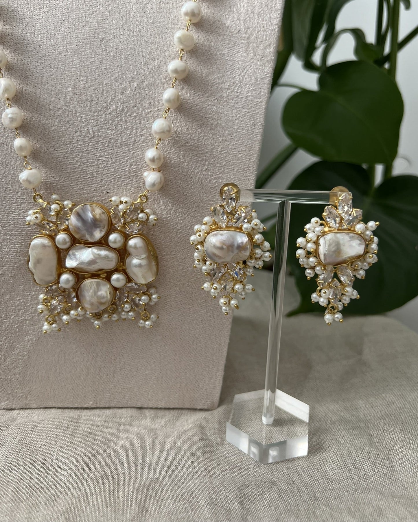 Pearl Mala Set Beads of Freshwater Pearls combined with Baroque Pearl & Swarovski
