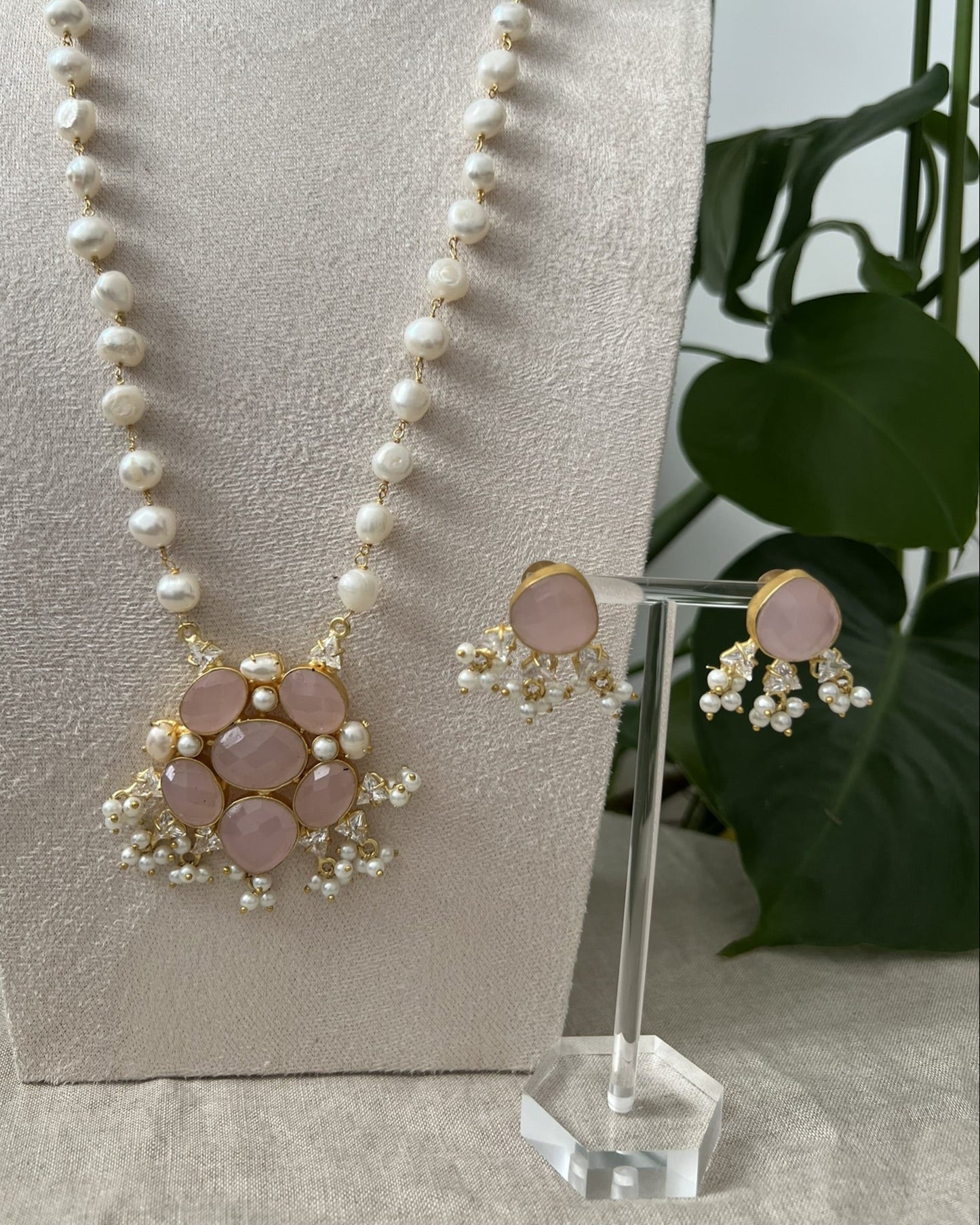 Pearl Mala Set Beads of Freshwater Pearls combined with Rose Quartz & Swarovski