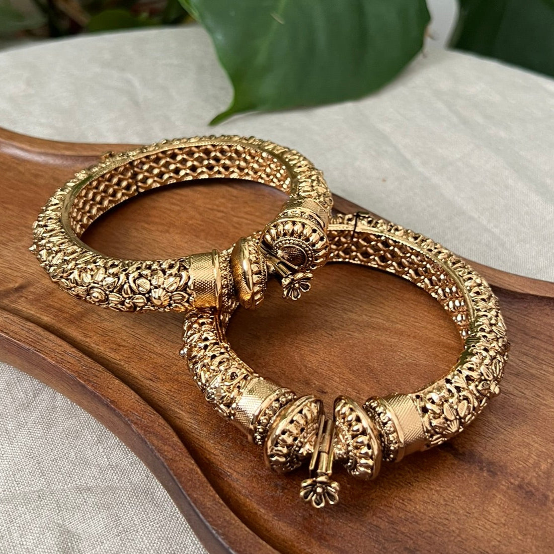 Stunning Antique Gold 3D Design Screw Open Kangan Bangles Pair - Item BN 1