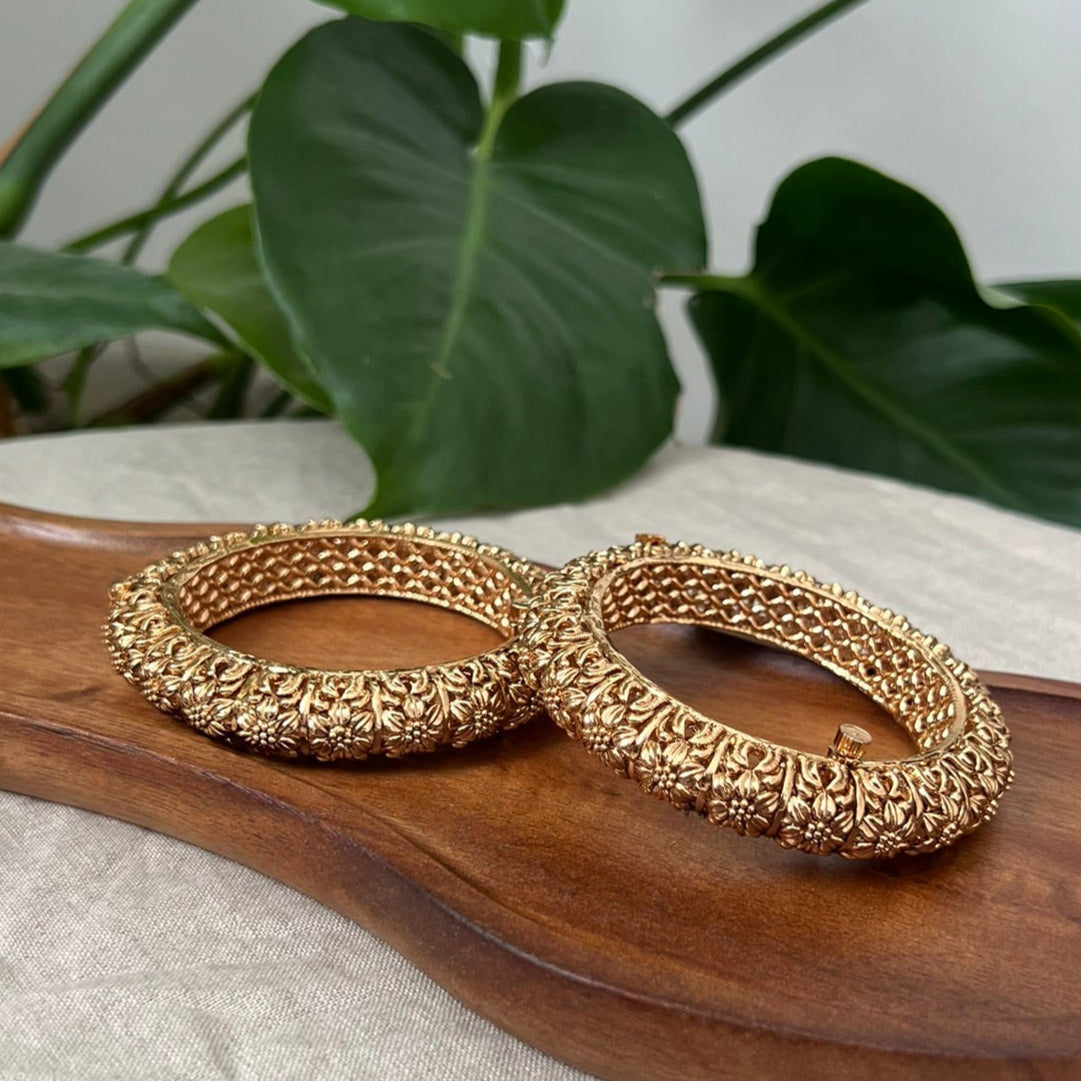 Stunning Antique Gold 3D Design Screw Open Kangan Bangles Pair