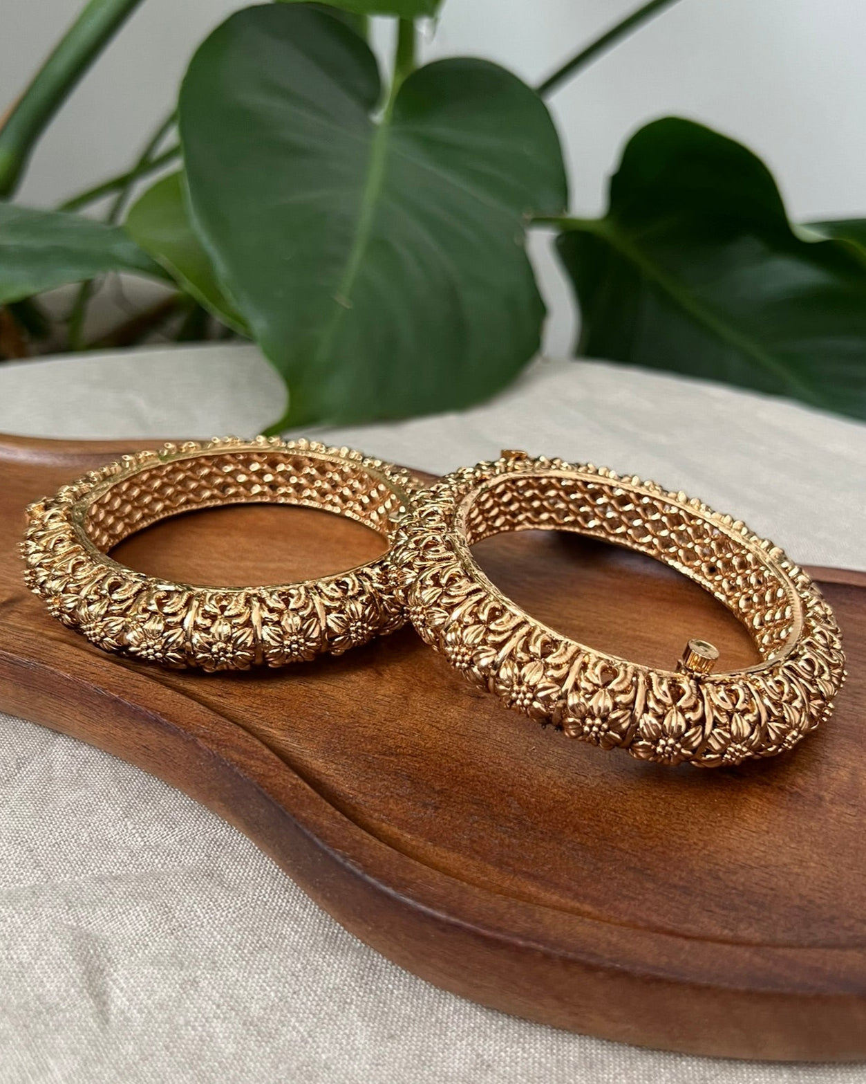 Stunning Antique Gold 3D Design Screw Open Kangan Bangles Pair