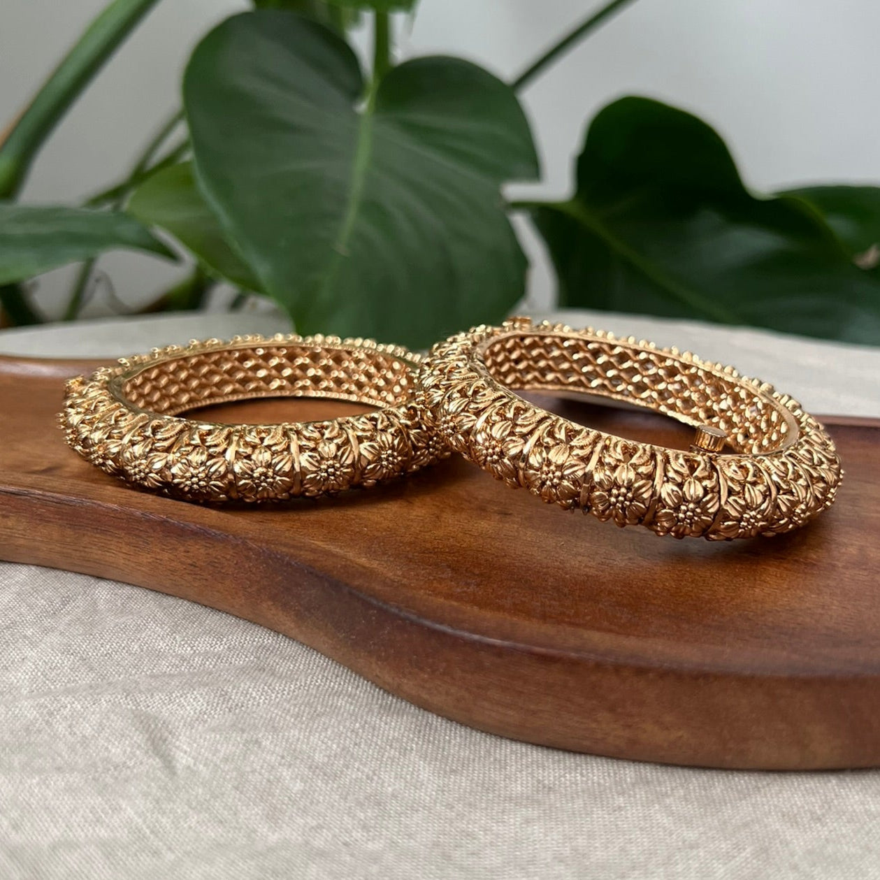 Stunning Antique Gold 3D Design Screw Open Kangan Bangles Pair