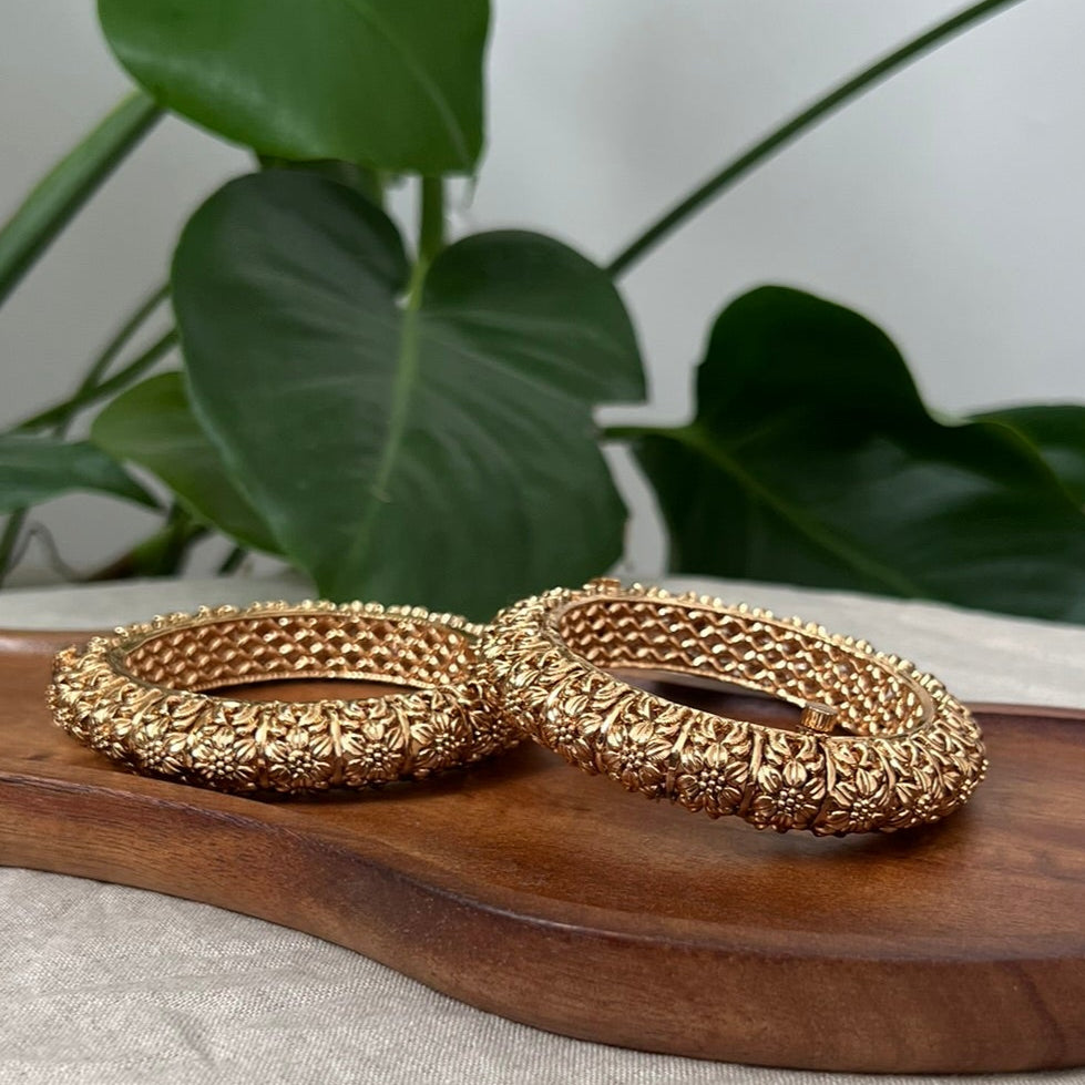 Stunning Antique Gold 3D Design Screw Open Kangan Bangles Pair