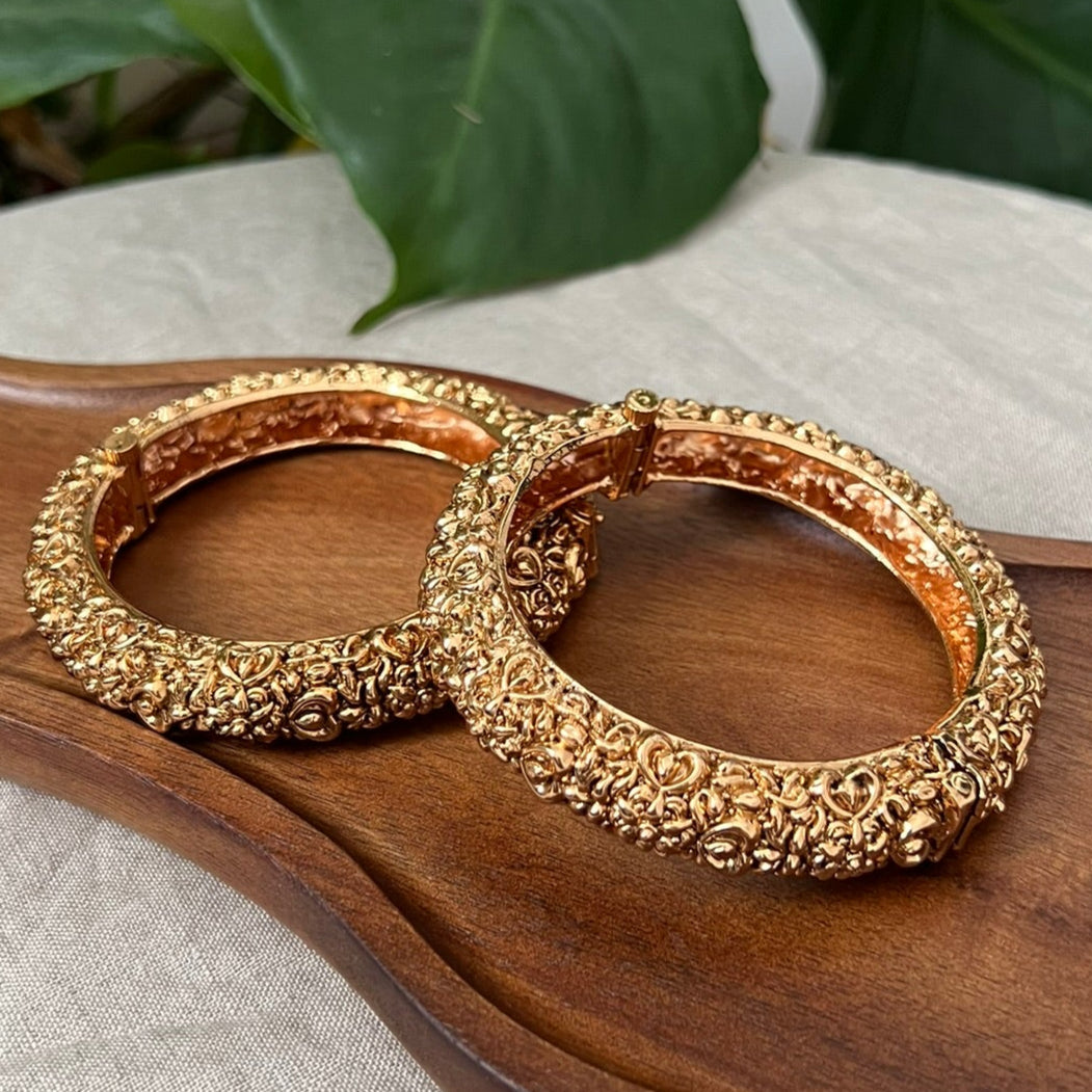Stunning Antique Gold 3D Design Screw Open Kangan Bangles Pair - Item BN 2