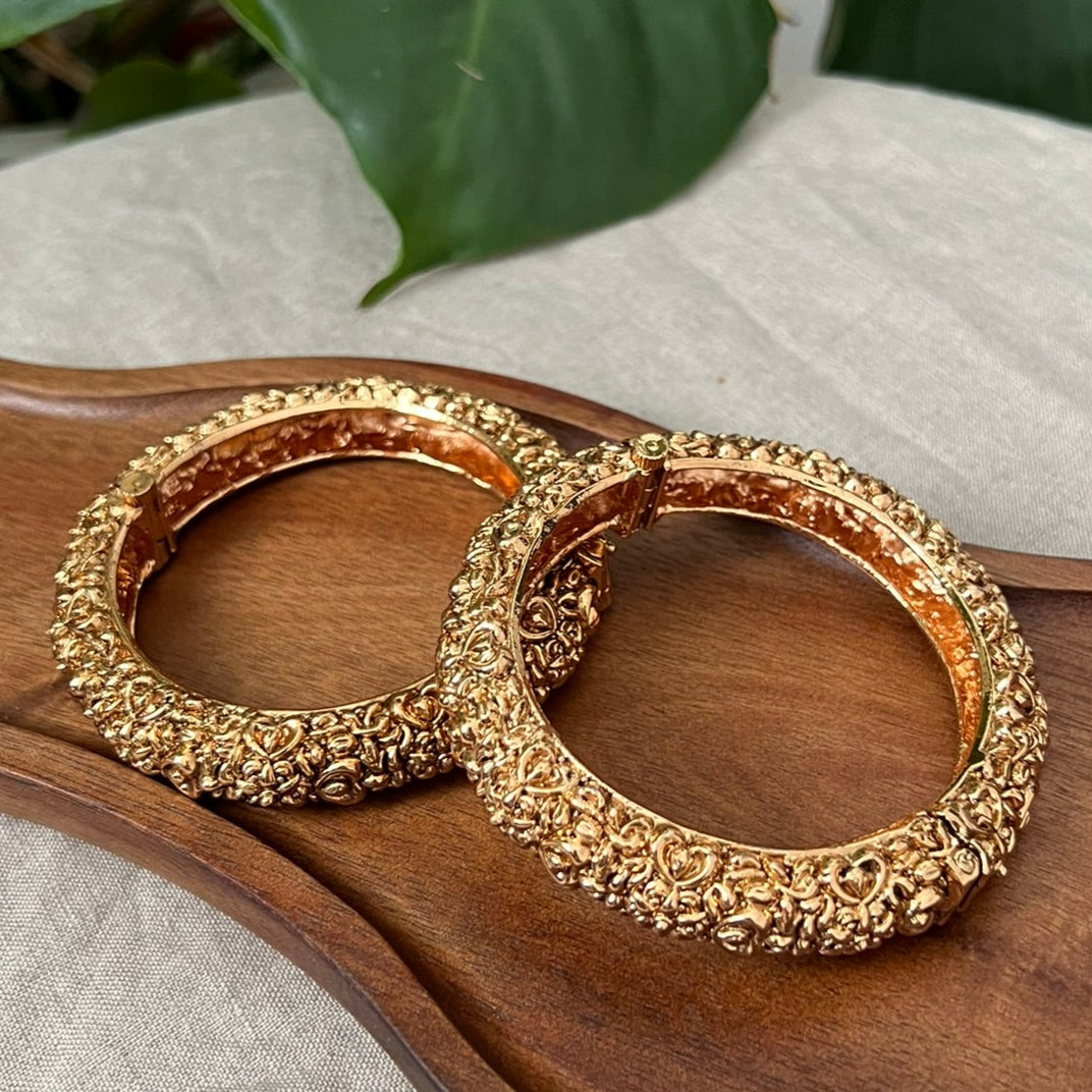 Stunning Antique Gold 3D Design Screw Open Kangan Bangles Pair - Item BN 2