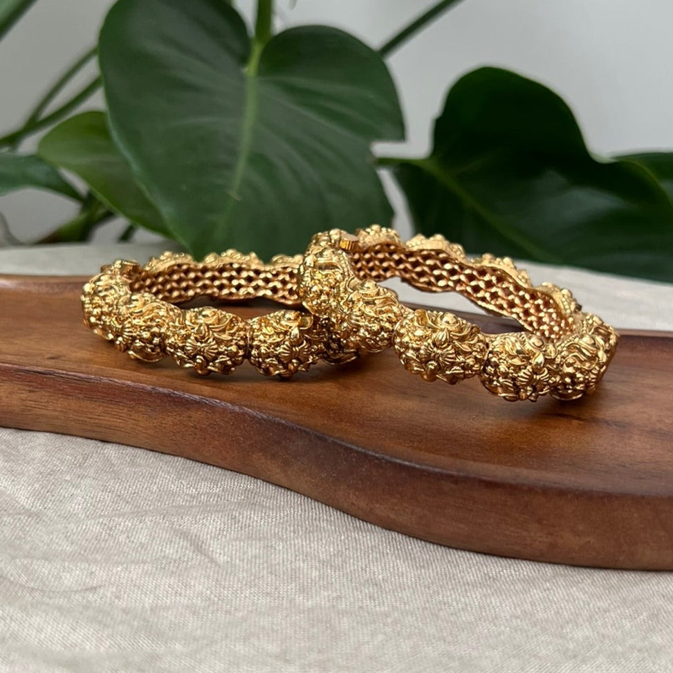Stunning Antique Gold 3D Design Screw Open Kangan Bangles Pair