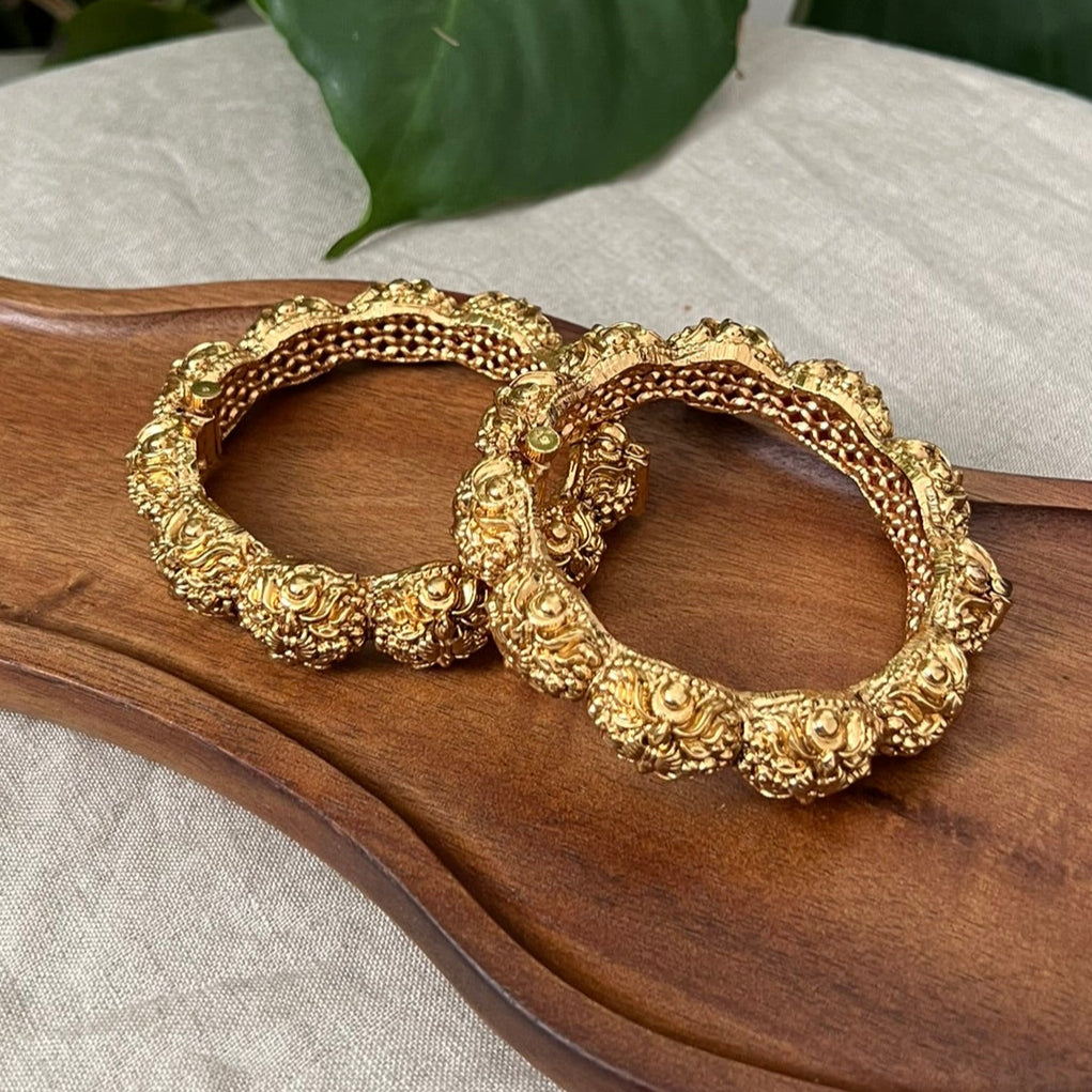 Stunning Antique Gold 3D Design Screw Open Kangan Bangles Pair