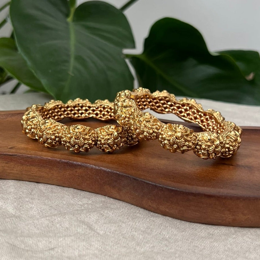 Stunning Antique Gold 3D Design Screw Open Kangan Bangles Pair