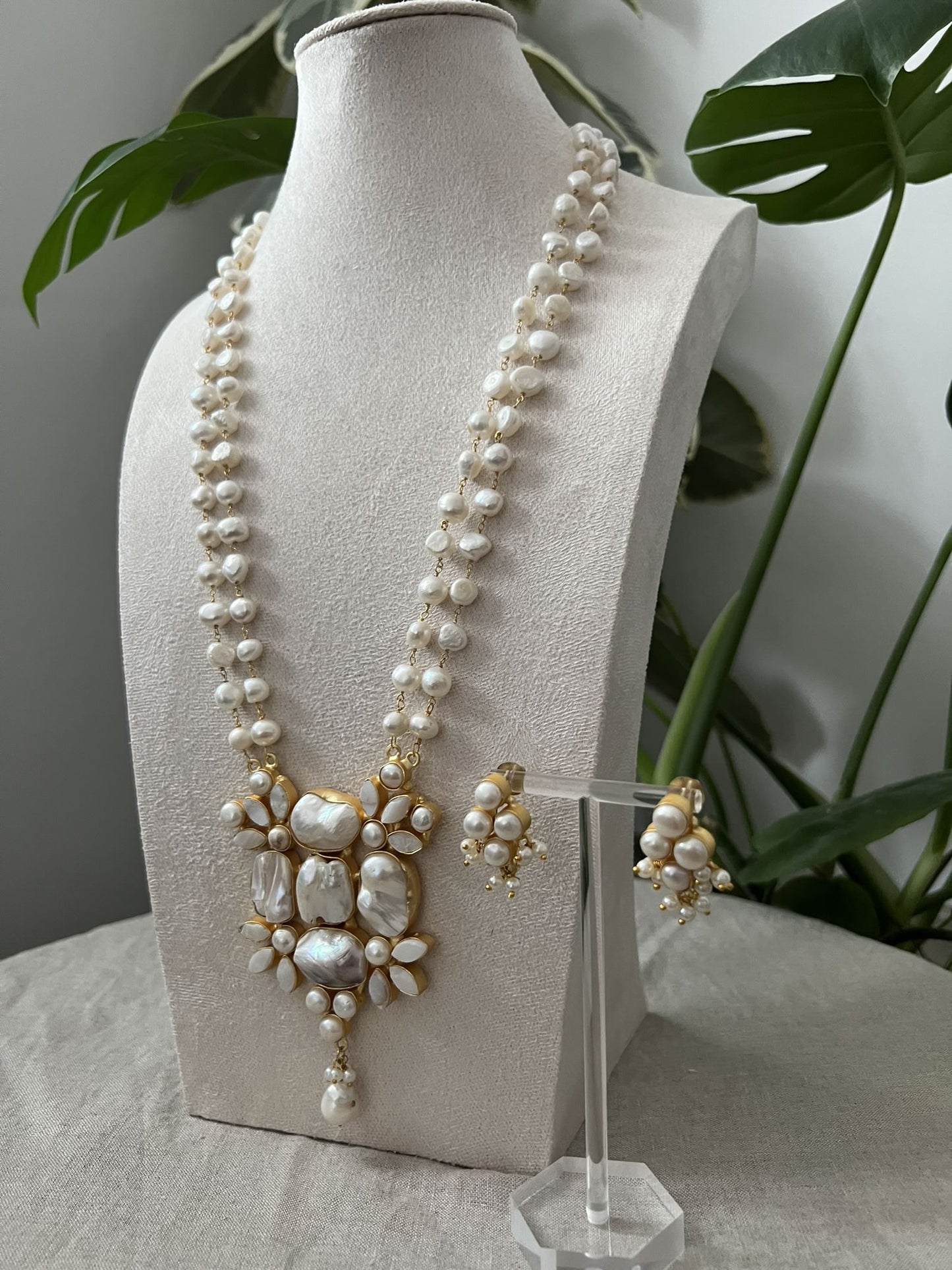 Pearl Mala Set Beads of Freshwater Pearls combined with Mother of Pearl - Item S