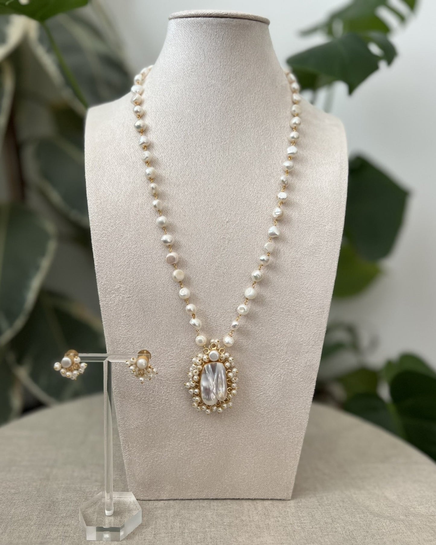 Mother of Pearl, surrounded by Mini Pearl Clusters & Freshwater Pearls - Item T