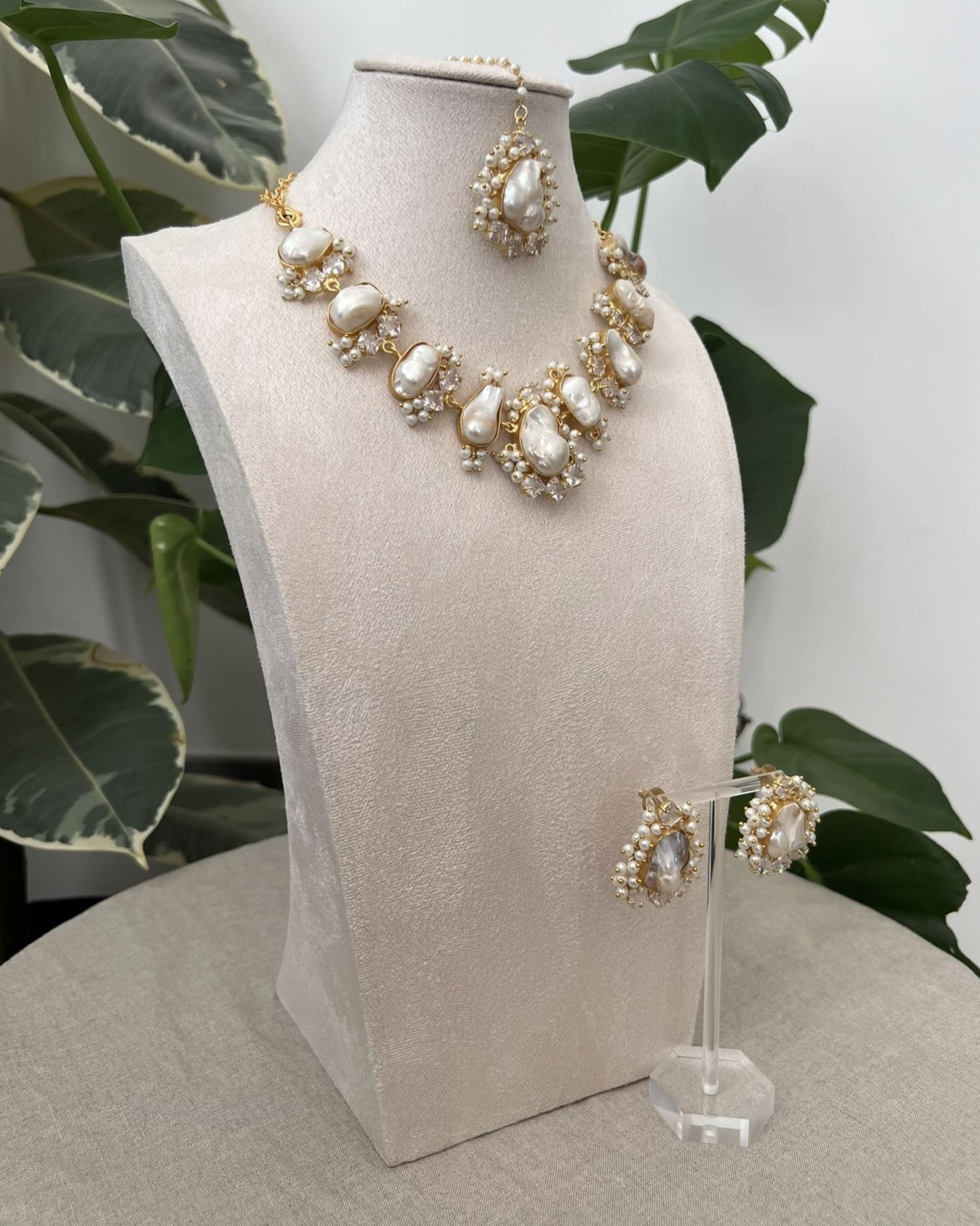 Mother of Pearl Set Freshwater Pearls with Sparkling Swarovski - Item B