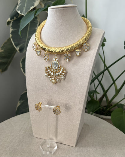 Kundan Charms, Sparkling Polki, and Mother of Pearl Necklace Set - Item 14