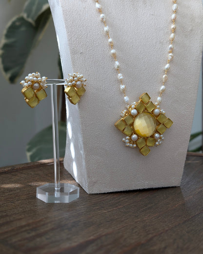 Yellow jewellery necklace and earrings set