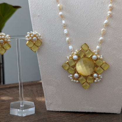 Yellow jewellery necklace and earrings set