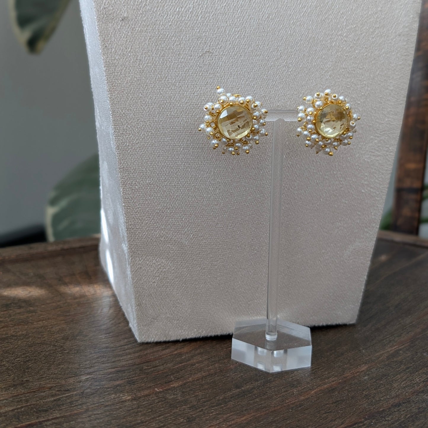 Yellow jewellery set with necklace tikka and earrings 