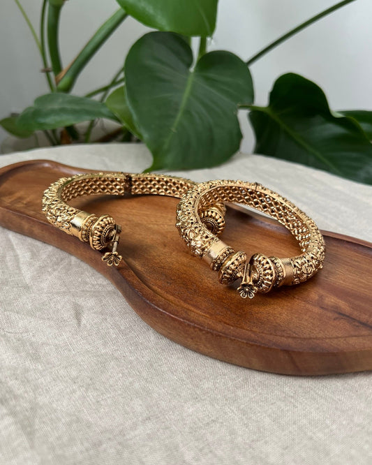 Stunning Antique Gold 3D Design Screw Open Kangan Bangles Pair - Item BN 1