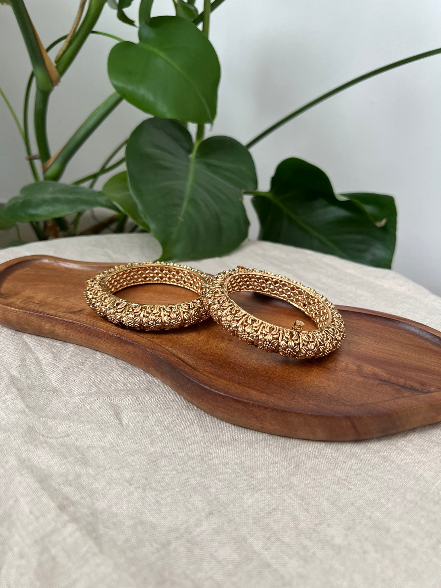 Stunning Antique Gold 3D Design Screw Open Kangan Bangles Pair