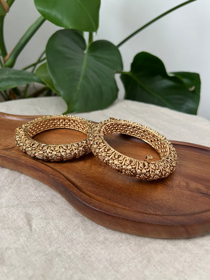 Stunning Antique Gold 3D Design Screw Open Kangan Bangles Pair