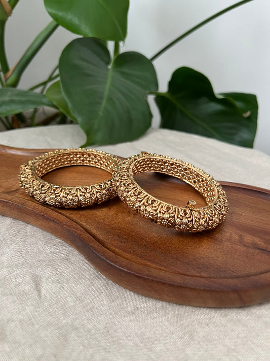 Stunning Antique Gold 3D Design Screw Open Kangan Bangles Pair