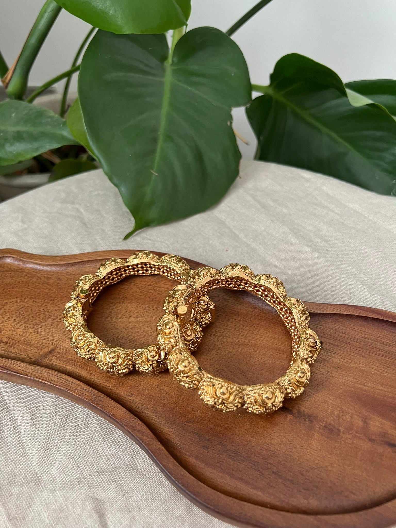 Stunning Antique Gold 3D Design Screw Open Kangan Bangles Pair