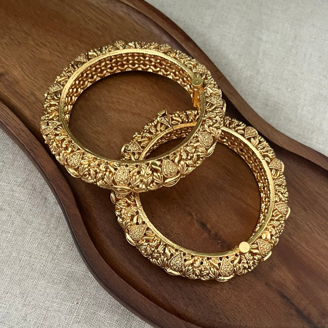Stunning Antique Gold 3D Design Screw Open Kangan Bangles Pair - Item BN 3