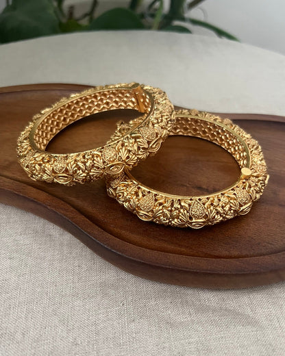 Stunning Antique Gold 3D Design Screw Open Kangan Bangles Pair - Item BN 3