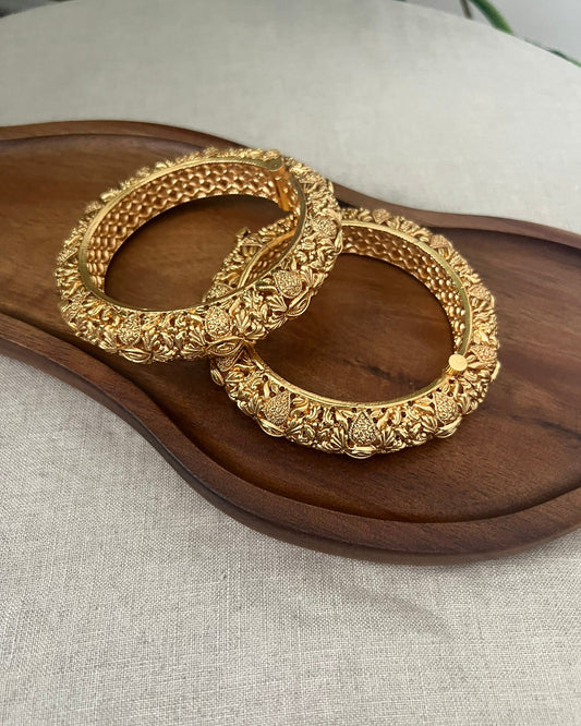 Stunning Antique Gold 3D Design Screw Open Kangan Bangles Pair - Item BN 3