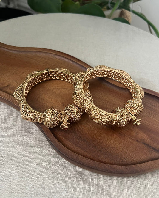 Stunning Antique Gold 3D Design Screw Open Kangan Bangles Pair - Item BN 9