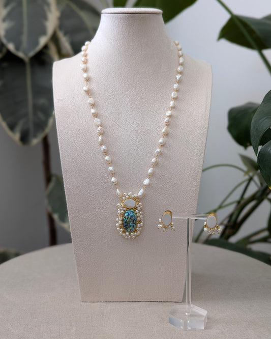Iridescent Abalone Green Cracked Centre Stone with Freshwater Pearls Chain - Item F2
